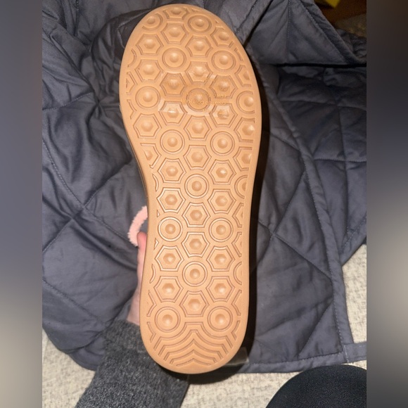 Steve Madden Fuzzy Multicolor Cow Print Sneakers – Pink Laces – Size 8 – NIB🐮🐄 - Picture 6 of 6